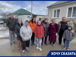Ямы до 25 сантиметров: жители села Кочубеевского устали слушать про недостаток бюджета и требуют ремонта дорог 