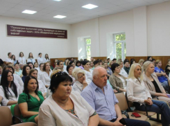Врачей психиатрической больницы в Ставрополе одарили россыпью наград 
