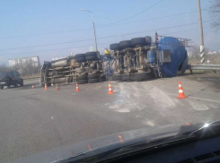 На Ставрополье перевернулась фура 