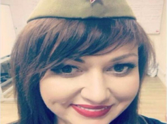 Пятигорская звезда Ольга Картункова в военной форме поздравила мужчин с праздником