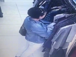 Ловкая покупательница «засветилась» на видео во время магазинной кражи в Ставрополе