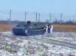 Танковая техника, взрывы и выстрелы поразили жителей Минвод