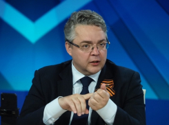 Вечный огонь как церковь: ставропольский губернатор не может запретить возложение цветов 9 мая