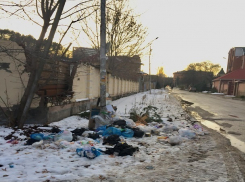 Горами мусора засыпали богатый и  фешенебельный район Кисловодска