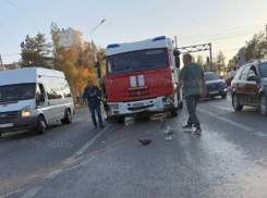«Пожарка» и легковушка столкнулись на Кулакова в Ставрополе 