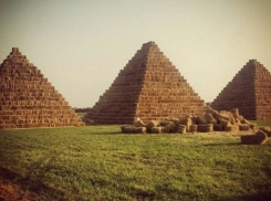 На Ставрополье построили египетские пирамиды