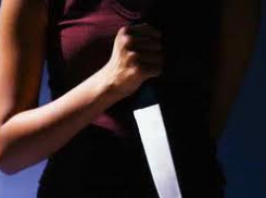 Женщина заколола насмерть своего супруга канцелярскими ножницами