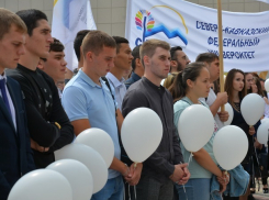 Сотни шаров запустили в небо жители Ставрополя в память о жертвах терактов