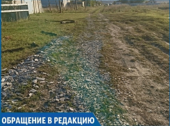 «Мы вынуждены засыпать ямы мусором, чтобы хоть как-то передвигаться по улицам», - жительница села на Ставрополье