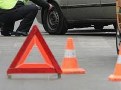 Фура и легковушка столкнулись на выезде из населенного пункта Ставрополья