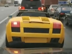 «Нам не понять»: мужчина разъезжал на «Ламборгини» с открытым верхом в мороз по Минводам 