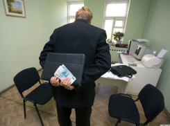 Житель Ставрополя дал взятку инспектору УФМС для фальсификации данных
