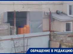 «Неприятный запах и насекомые»: ставропольчанин жалуется на цех по разделке куриных тушек
