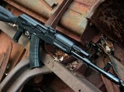 На Ставрополье сварщик похитил автомат Калашникова