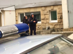 «Взрывных устройств в зданиях не обнаружено», - полиция Ставрополья о звонках с угрозами