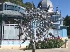 «Живая инопланетная штука»: фантастический ловец ветра поразил воображение жителей Железноводска