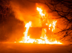 Ночью сгорел автомобиль в Ставрополе