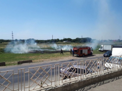 Подростки-пироманы устроили серьезный пожар рядом с двумя «Газелями» в Ставрополе