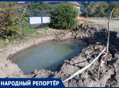 Озеро имени дорожной ямы почти 4 месяца «радует глаз» жителей села на Ставрополье