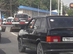 Страшной катастрофы с участием поезда и «Ниссана» помогла избежать быстрая реакция работника железной дороги на Ставрополье