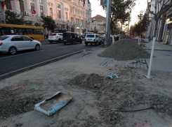 «Вместо газонов - парковка, тротуары в строительном мусоре», - ставропольчанка о дороге к школе в центре города 