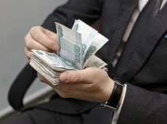Директор одного из предприятий повысил себе зарплату и приписал лишние годы в трудовой книжке на Ставрополье