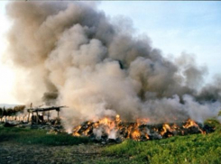 Плотная дымовая завеса образовалась от сжигания на полигоне бытовых отходов в районе Ставрополья