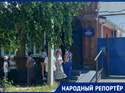 Родители со всего Ставрополья продолжают выстраиваться в гигантские очереди ради штампов о гражданстве 