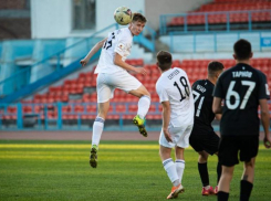 «Красно-синяя армия» уходит в отрыв: подводим итоги 15 футбольной недели на юге России