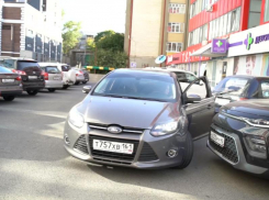 Дорогу осилит идущий: в Ставрополе ощущается острая нехватка парковочных мест