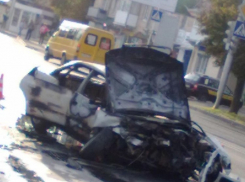 В Ставрополе на перекрестке сгорела машина