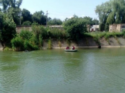 Тело утонувшего ребенка нашли на дне канала на Ставрополье