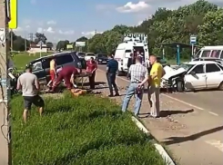 Жестокое столкновение двух иномарок на трассе в Ставропольском крае чудом обошлось без погибших