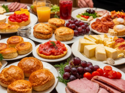 Блины с красной рыбой и без шампанского: очередной фуршет за краевой бюджет готовят власти Ставрополья для торговцев