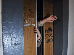Трое детей застряли в лифте в Кисловодске