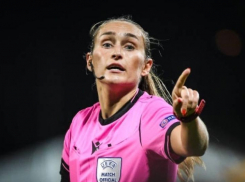 Спор футбольных команд в Ставрополе впервые рассудит арбитр в юбке