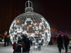 Администрация Ставрополя закупит новогодние шары на 13 миллионов рублей