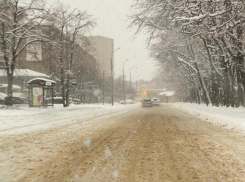 «При Джатдоеве чистили и посыпали»: жители Ставрополя жалуются на заваленные снегом дороги