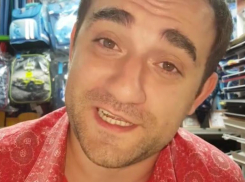 Дядя Фарид смешит своими ценами на канцтовары