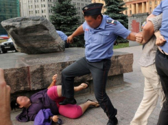 Полицейский избил женщину за то, что она пожаловалась на него в следком Ставрополья