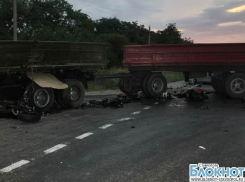 На Ставрополье грузовик столкнулся с мотоциклом: двое погибших