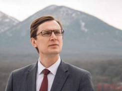 Хоррор-будка, «радость между ног» и уранобан: чем прославился Евгений Моисеев на посту главы Железноводска