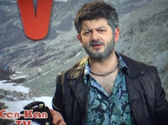 «Нас много, нас рать»: исполнитель роли пятигорского ведущего Галустян прокомментировал попадание под санкции ЕС