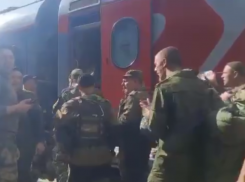 В интернете появилось видео уезжающих на СВО ставропольцев