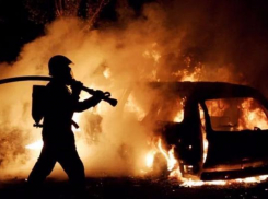 Автомобиль горел на трассе Ставрополья