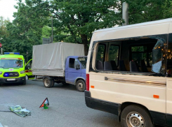 При столкновении автобуса и троллейбуса в Ставрополе пострадал пассажир