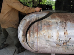 Скрывавшийся мужчина спрятался от женщины-полицейской за железной бочкой на Ставрополье