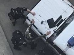 Мужчина с автоматом Калашникова бегал от полицейских по этажам жилого дома в Ставрополе 