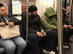 Юморист из Пятигорска Семен Слепаков объявил конкурс на самый смешной комментарий его фото в нью-йорском метро
