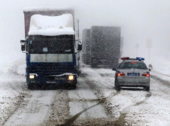 Две ставропольские трассы перекрыли из-за снегопада
